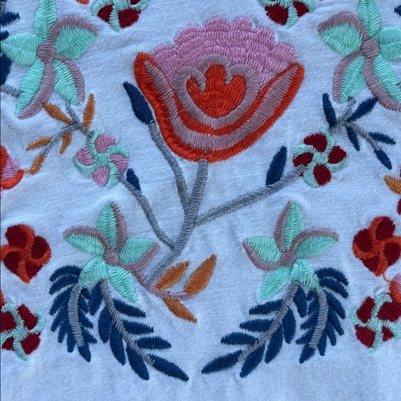 Solitaire Floral Embroidered White Cap Sleeve Boxy V Neck Tee Shirt Sz M - Picture 4 of 13